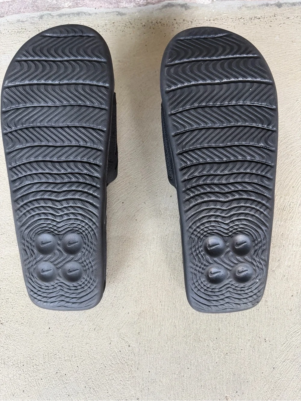 NWOT Nike El Cirro men’s black/black men’s size 12 US slides sandals